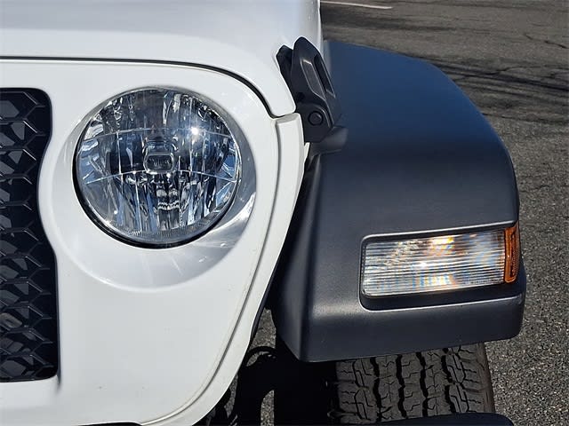 Thumbnail: 2023 Jeep Gladiator - 17