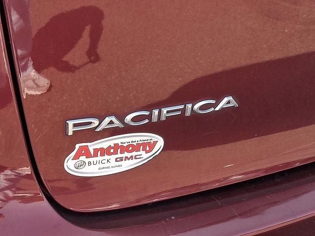 Thumbnail: 2017 Chrysler Pacifica - 5