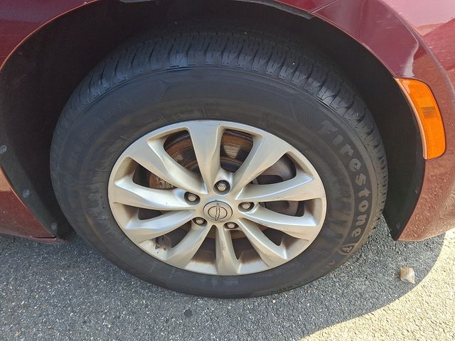 Thumbnail: 2017 Chrysler Pacifica - 6