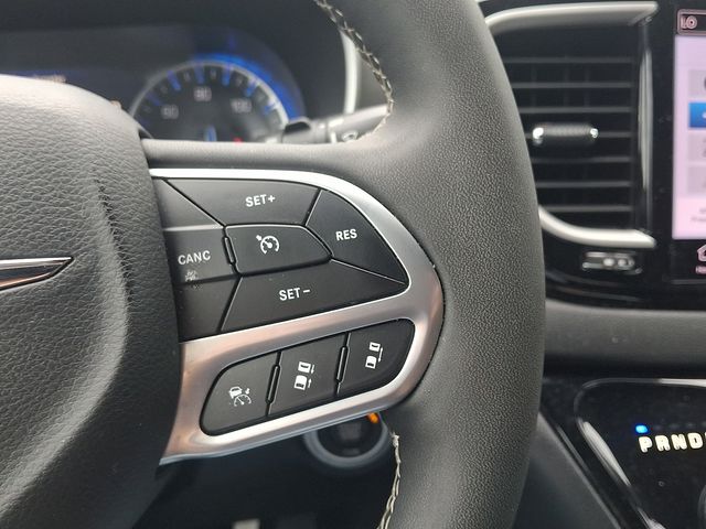 Thumbnail: 2025 Chrysler Pacifica - 24