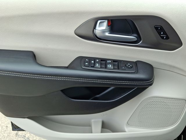 Thumbnail: 2024 Chrysler Pacifica - 21