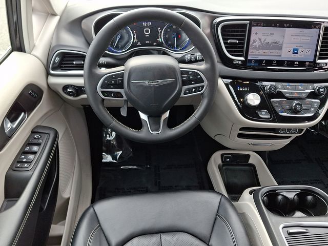 Thumbnail: 2024 Chrysler Pacifica - 3