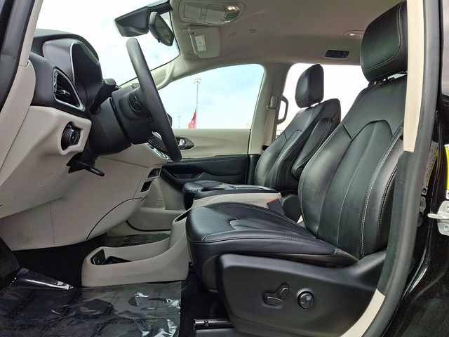 Thumbnail: 2024 Chrysler Pacifica - 10