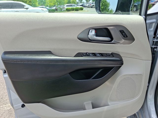 Thumbnail: 2024 Chrysler Pacifica - 18