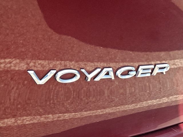 Thumbnail: 2023 Chrysler Voyager - 4