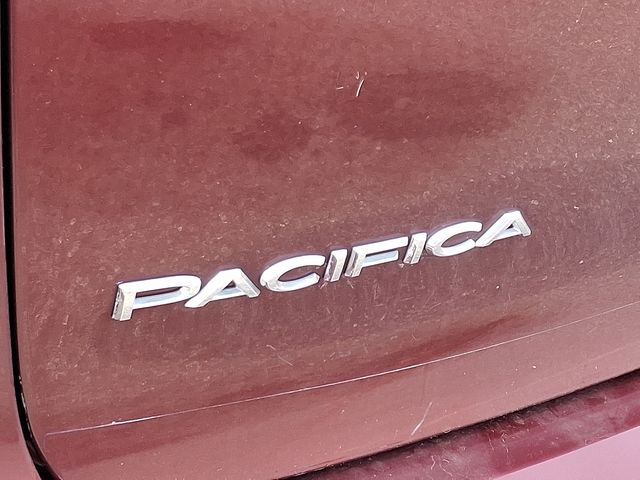 Thumbnail: 2019 Chrysler Pacifica - 9
