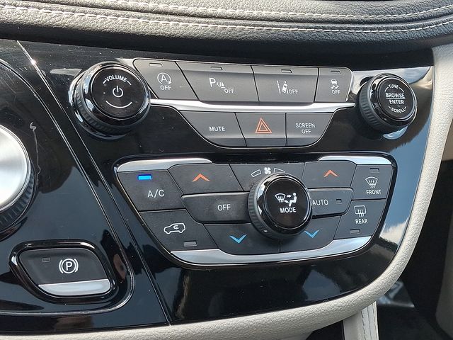 Thumbnail: 2023 Chrysler Pacifica - 22