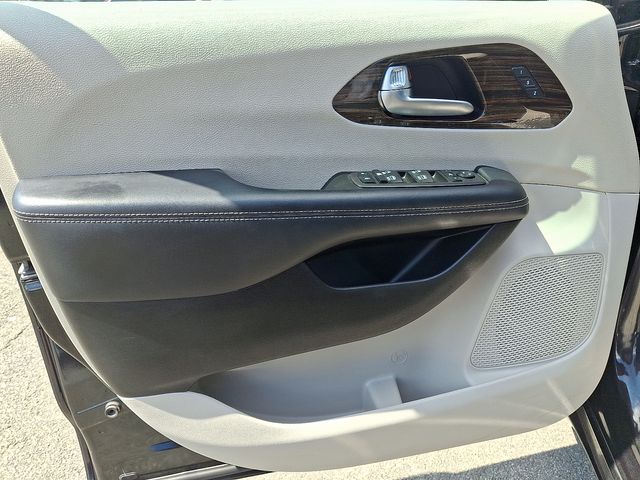 Thumbnail: 2023 Chrysler Pacifica - 20