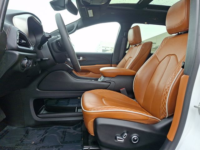 Thumbnail: 2024 Chrysler Pacifica - 10