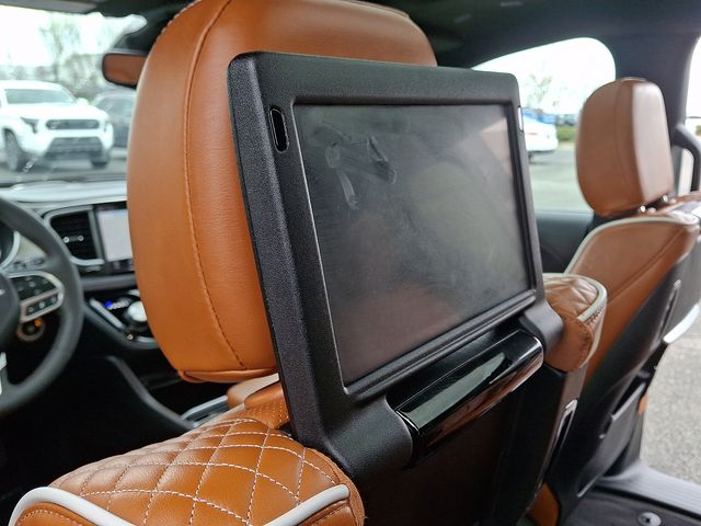 Thumbnail: 2024 Chrysler Pacifica - 9