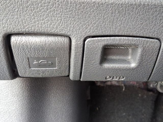 Thumbnail: 2013 Toyota Corolla - 27