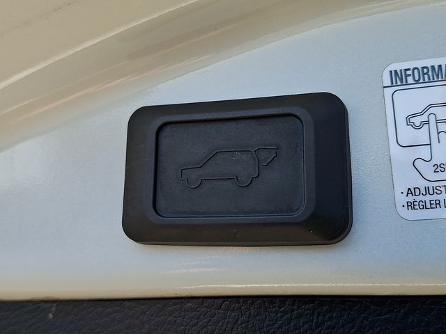 Thumbnail: 2017 Toyota RAV4 - 32