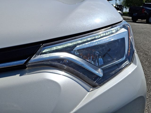 Thumbnail: 2017 Toyota RAV4 - 20