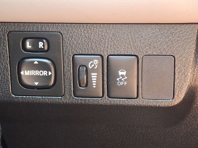 Thumbnail: 2014 Toyota RAV4 - 27