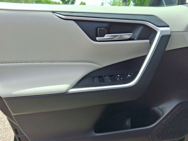 Thumbnail: 2021 Toyota RAV4 - 16