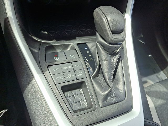 Thumbnail: 2021 Toyota RAV4 - 11