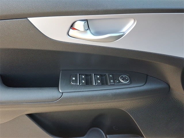 Thumbnail: 2024 Kia Forte - 20