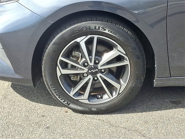 Thumbnail: 2023 Kia Forte - 8