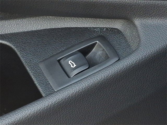 Thumbnail: 2024 BMW 3 Series - 32