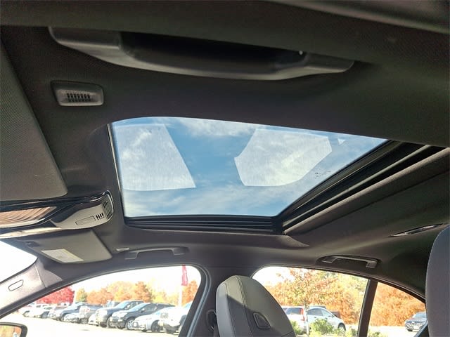 Thumbnail: 2024 BMW 3 Series - 22