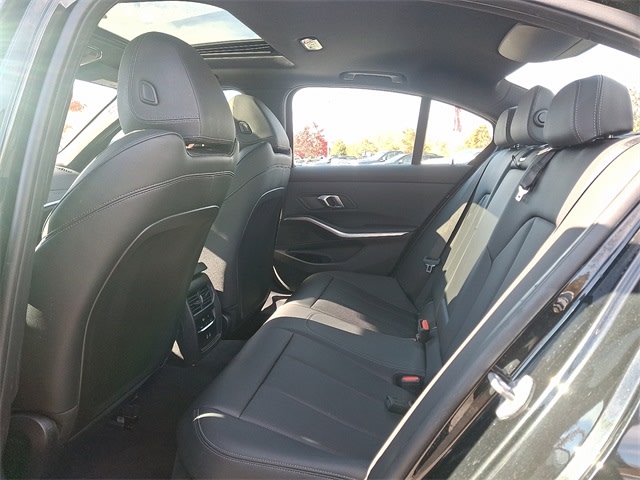 Thumbnail: 2024 BMW 3 Series - 11