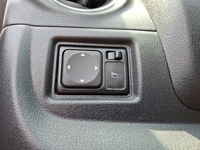 Thumbnail: 2015 Nissan Versa Note - 24