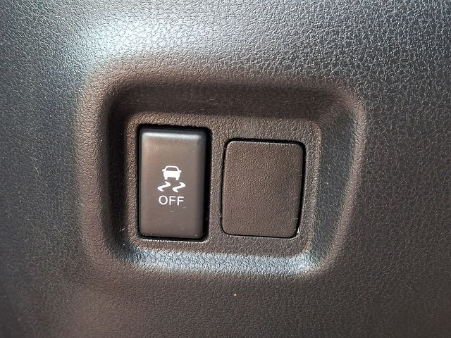 Thumbnail: 2015 Nissan Versa Note - 25
