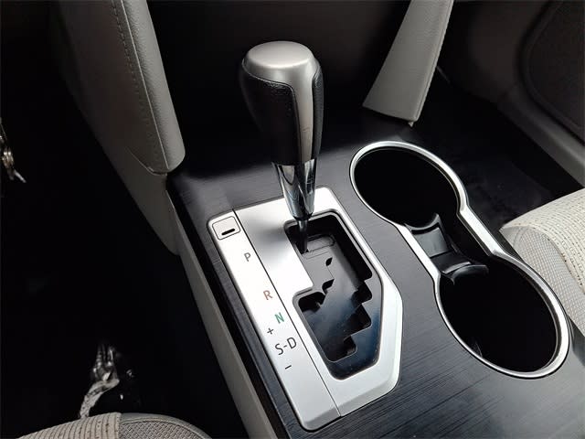 Thumbnail: 2013 Toyota Camry - 10