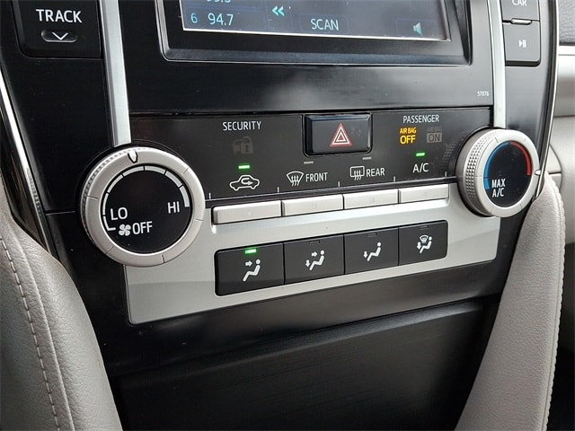 Thumbnail: 2013 Toyota Camry - 20