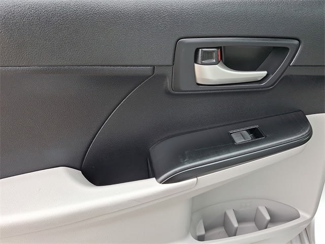 Thumbnail: 2013 Toyota Camry - 18