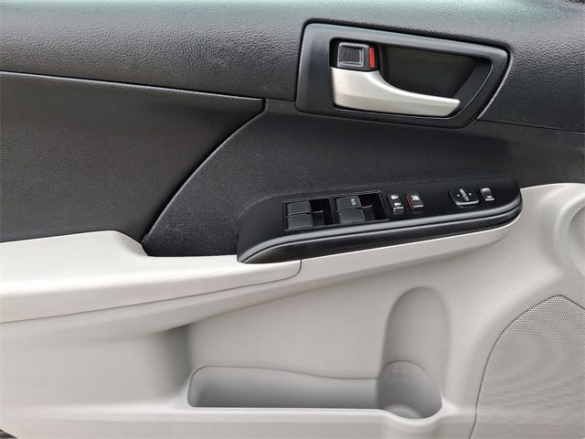 Thumbnail: 2013 Toyota Camry - 19