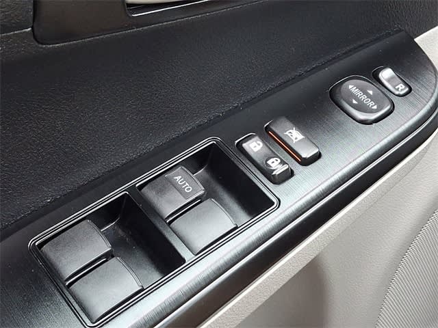 Thumbnail: 2013 Toyota Camry - 27