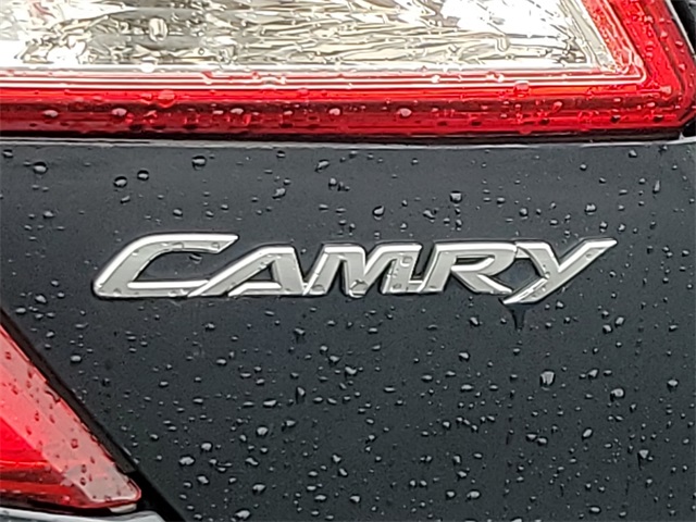 2013 Toyota Camry SE 24