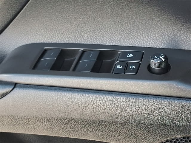 Thumbnail: 2023 Toyota Camry - 31