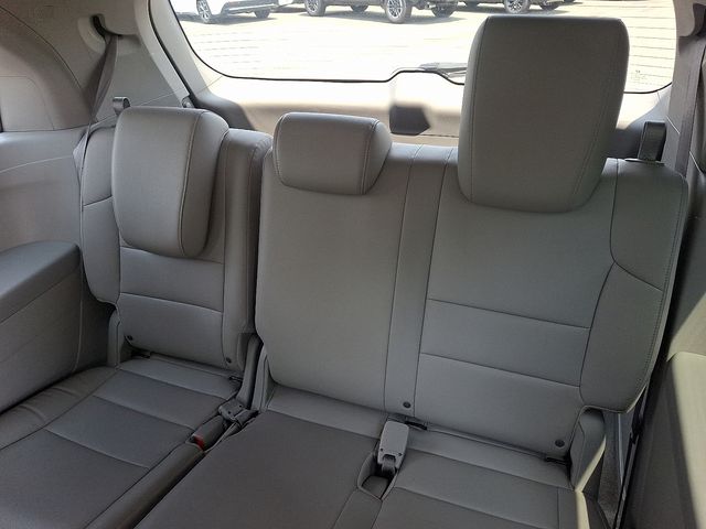Thumbnail: 2013 Honda Odyssey - 19