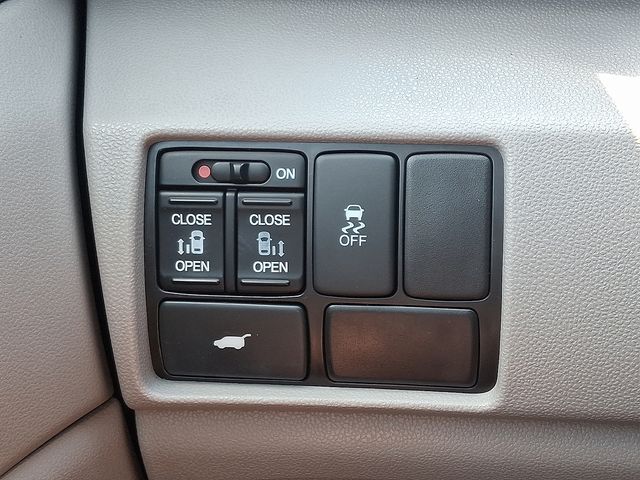 Thumbnail: 2013 Honda Odyssey - 28