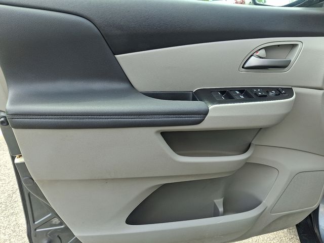 Thumbnail: 2013 Honda Odyssey - 21
