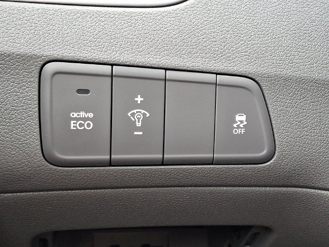 Thumbnail: 2016 Hyundai Elantra - 26