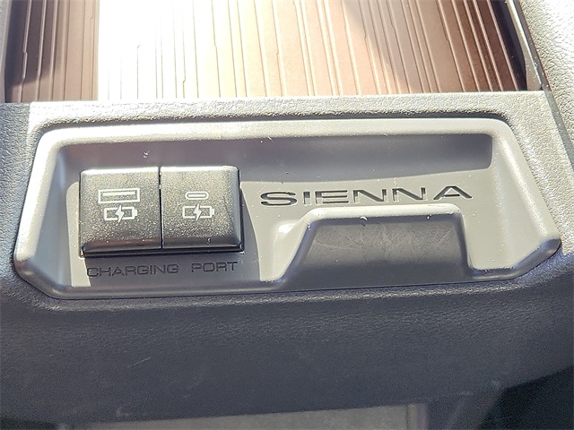 Thumbnail: 2022 Toyota Sienna - 7