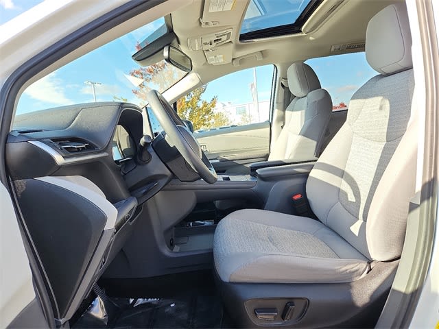 Thumbnail: 2022 Toyota Sienna - 10