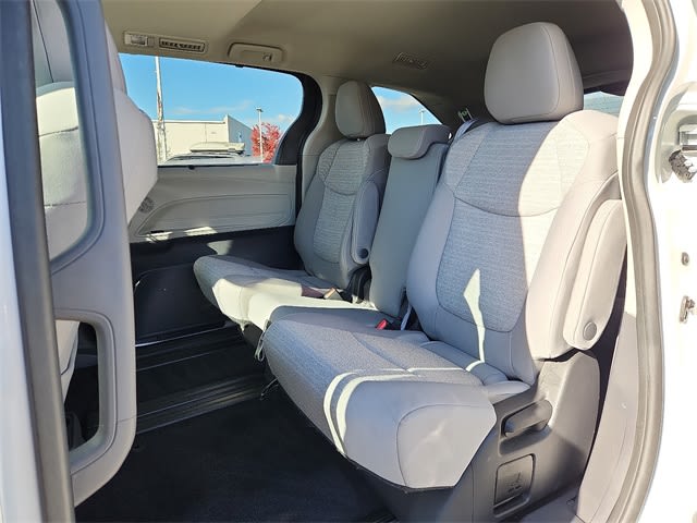 Thumbnail: 2022 Toyota Sienna - 11