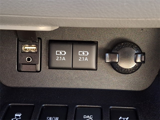 Thumbnail: 2017 Toyota Highlander - 27