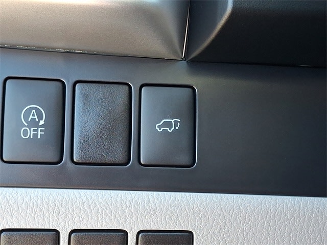 Thumbnail: 2017 Toyota Highlander - 29