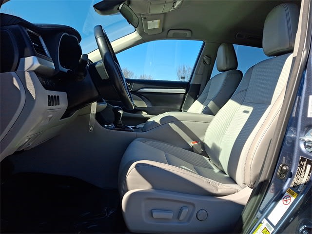 Thumbnail: 2017 Toyota Highlander - 9