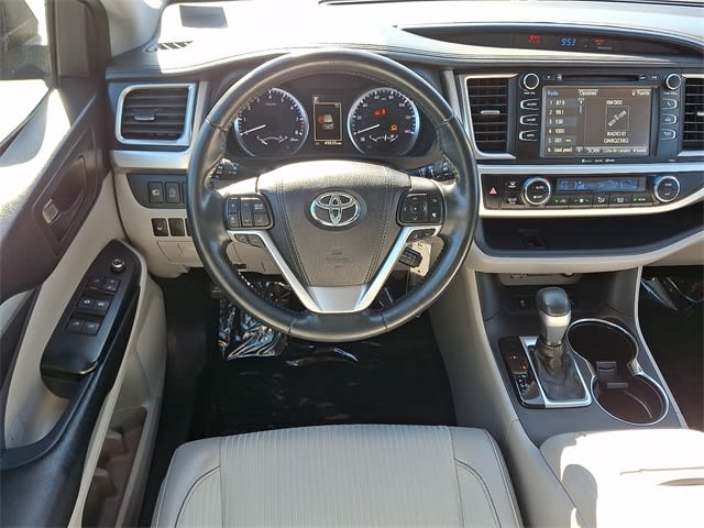 Thumbnail: 2017 Toyota Highlander - 2