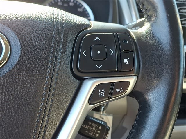 Thumbnail: 2017 Toyota Highlander - 25