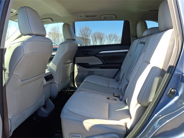 Thumbnail: 2017 Toyota Highlander - 19