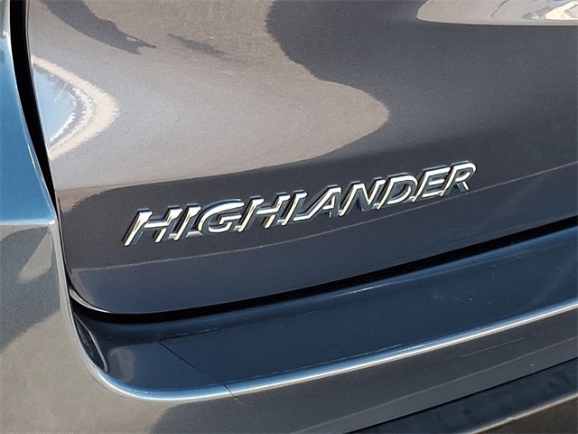 Thumbnail: 2017 Toyota Highlander - 32