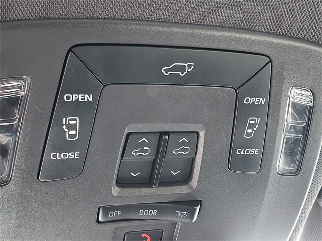 Thumbnail: 2023 Toyota Sienna - 32