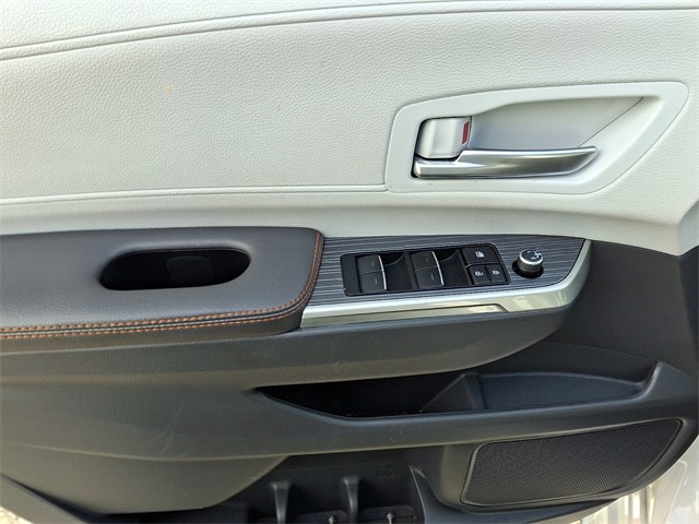 Thumbnail: 2023 Toyota Sienna - 21